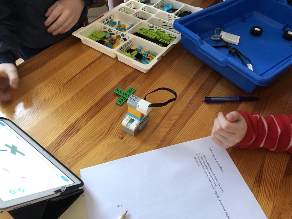 Ehitamine vastavalt juhendile WeDo 2.0 robotitega