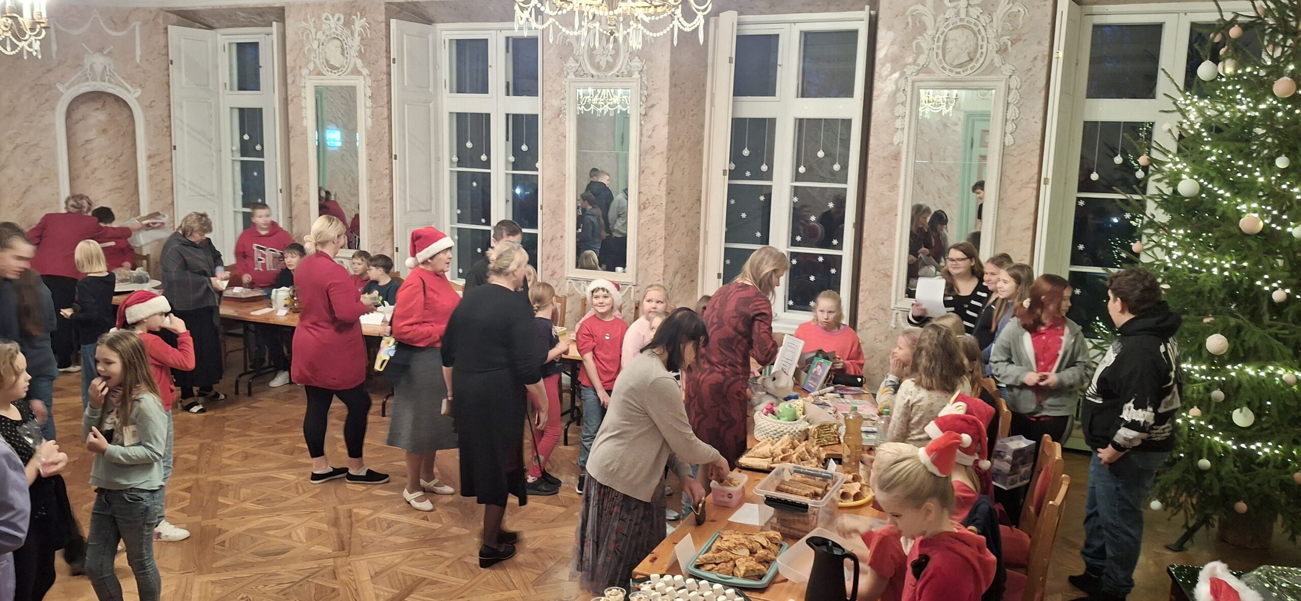 16. detsembril 2026. aastal toimus jõuluturg, kus esimese tunni ajal said õpilased oma tooteid osta ja müüa. Sellel aastal oli müüjaid rekordarv ning nii mõnigi