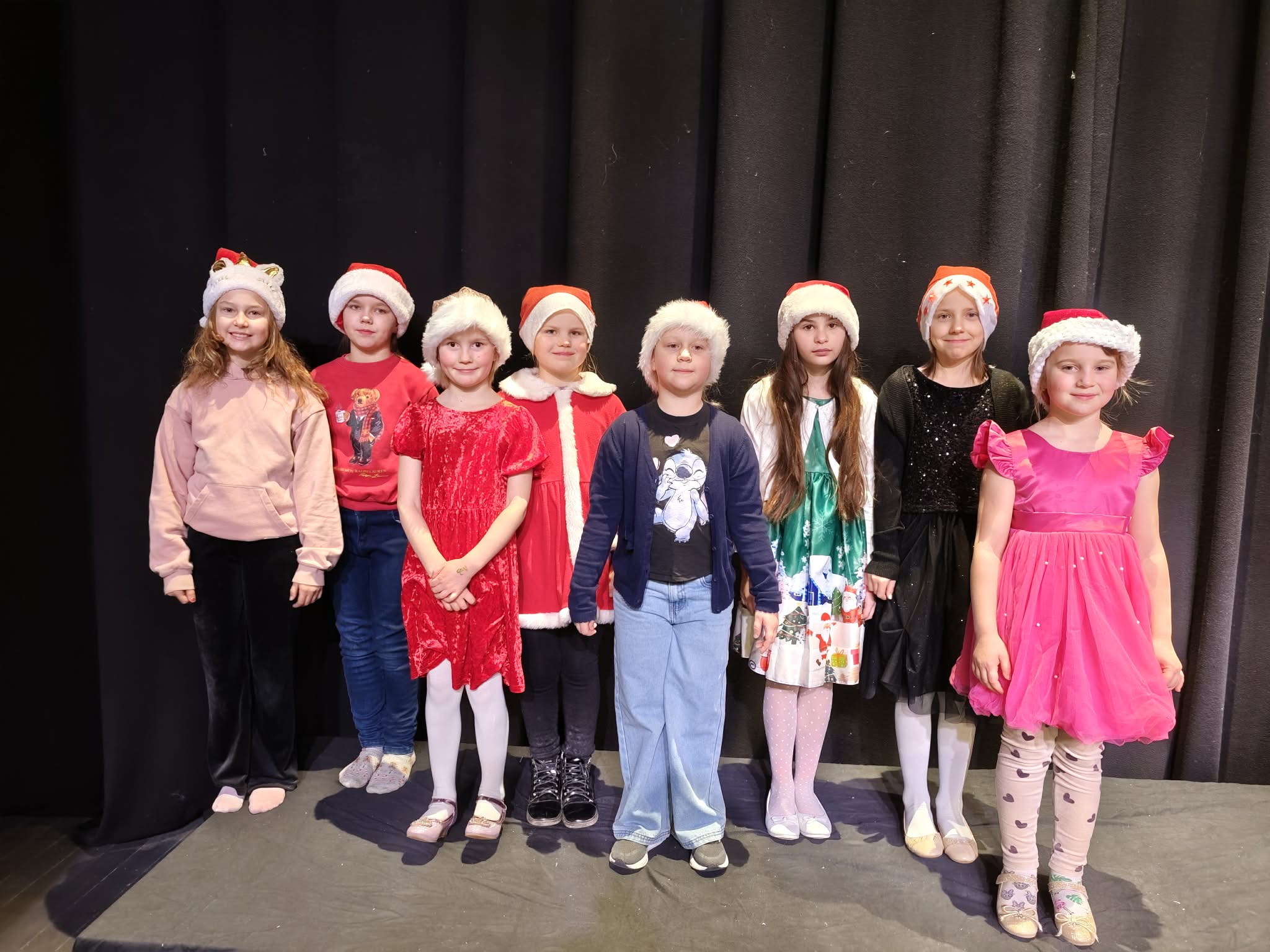 Meie kooli julgemad mudilaskoori liikmed osalesid 13. detsembril 2025.aastal Paides toimunud Jõulukroonil. Päev algas reipalt Paide keskväljakult, kus politsei 